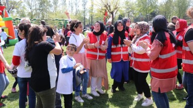 Kızılay ekiplerinden 23 Nisan coşkusuna destek