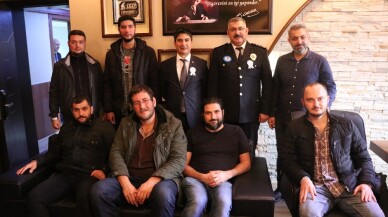 Kocaeli basınından polislere tatlı ikramı