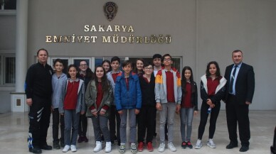 Ortaokul öğrencilerinden Sakarya İl Emniyet Müdürlüğü’ne ziyaret