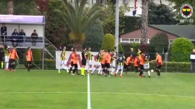 U21 derbisinde saha karıştı