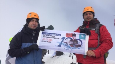 100. Yıl Coşkusunu Erciyes’in zirvesine kazıdılar