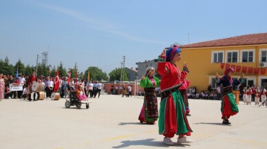 19 Mayıs törenlerine engelli lise öğrencisi damga vurdu