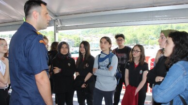 200 öğrenci Sahil Güvenlik ekipleriyle Boğaz turu eşliğinde eğitim aldı