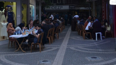 Balıkesir Ülkü Ocaklarından sokak iftarı