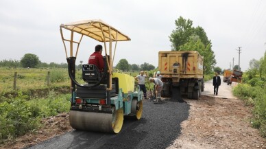 Adapazarı’nda yol açımı ve asfalt  yama çalışmaları sürüyor