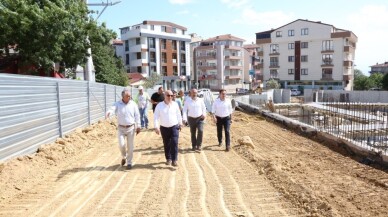 Başkan Bıyık, kapalı pazar yerinde incelemelerde bulundu