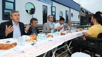 Başkan Çiftçi, engelli vatandaşlar ve ailelerini iftarda ağırladı