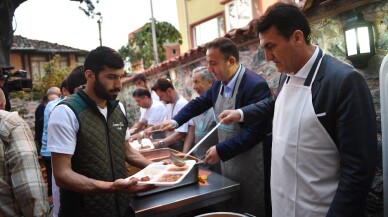 Başkan Dündar, iftar yemeği dağıttı