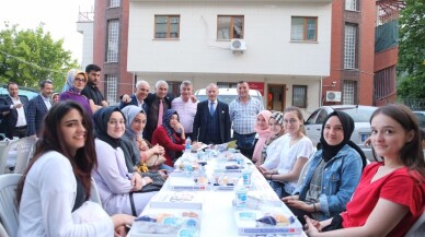 Bayrampaşa’da komşular sokak iftarında buluştu