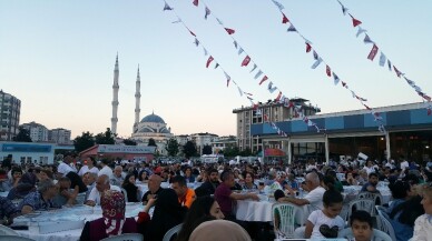 Beylikdüzü’nde binlerce kişi iftarında buluştu