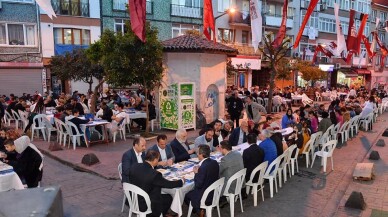 Beyoğlu’nda vatandaşlar sokak iftarında buluştu