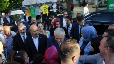 Binali Yıldırım, Fatih’te çarşamba pazarını gezdi