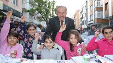 Binlerce vatandaş Bayrampaşa’da komşuluk iftarlarında buluştu