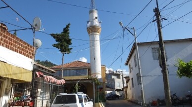 Burhaniye’de Yalçın çifti minare tamiri ile ekmeğini kazanıyor