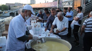 Cevizlibağ’da iftara yetişemeyen vatandaşlara çorba ikramı