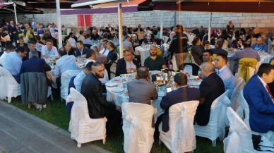 Eski ülkü ocakları başkanları ve öğretmenler iftarda bir araya geldi