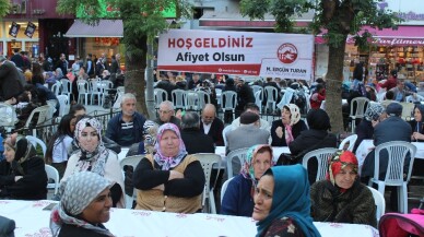 Fatih’te 5 bin kişi iftar sofrasında bir araya geldi