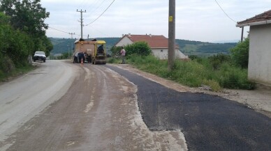 İzmit’te bozulan yollar tamir ediliyor