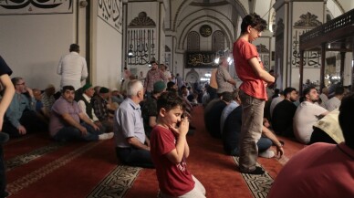 Kadir Gecesi’nde Bursalılar Ulu Cami’ye akın etti