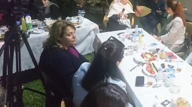 Kardelen’in geleneksel iftarına katılan misafirler, usta sanatçının türküleriyle mest oldu