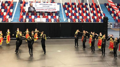 Kartepe Belediyesi Halk Oyunları ekibine Marmara birinciliği