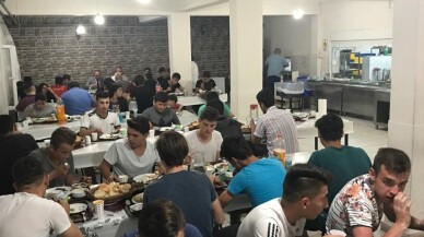 Kaymakam Öner, iftarda öğrencilerle bir araya geldi