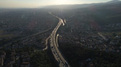 Kocaeli’de oluşan bayram trafiği havadan görüntülendi