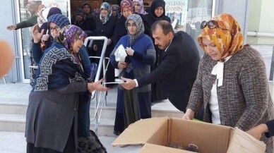 Mübarek günde annelere anlamlı hediye