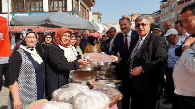 (Özel) Bursa’da kadınların ürettiği yöresel gıdalar kapış kapış satıldı