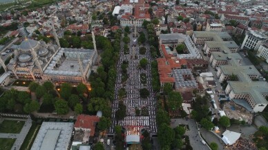 Sultanahmet’te 15 bin kişi top atışıyla ilk oruçlarını açtı