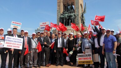 Taksim Meydanı’nda davul ve zurna eşliğinde 1 Mayıs kutlaması