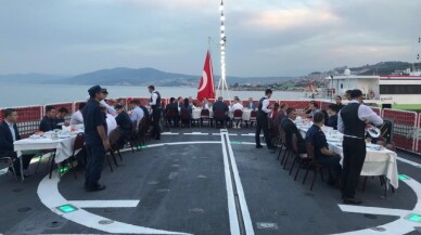 TCSG 702 Güven Gemisi’nde şehit aileleri ve gazilere iftar