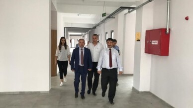 Vali Yardımcısı Çek , Burhaniye’de okul inşaatlarını inceledi