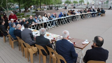 Yalova Valisi Erol genç yazarlarla bir araya geldi