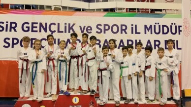 Ayvalıklı minik taekwondocular nefes kesti