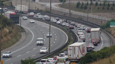 Bayram tatilcilerinin TEM’de oluşturduğu yoğunluk sürüyor