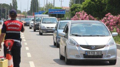 Bayram tatili sonrası Kuzey Ege’de trafik yoğunluğu arttı