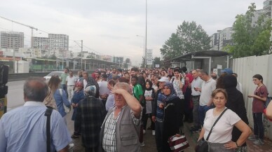 Bursa’da metroya yıldırım düştü