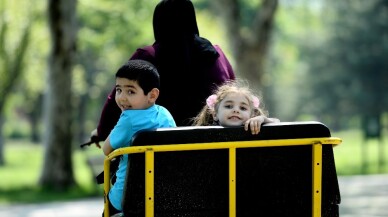 Bursa’da sıcaktan bunalanlar parklara akın etti