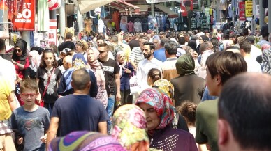 Bursa’da tarihi çarşıda bayram yoğunluğu