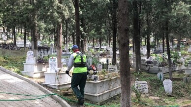 Edremit’te kabristanlıklar bayrama hazır