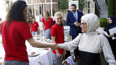 Emine Erdoğan, A Milli Kadın Basketbol Takımı ile buluştu