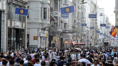 İstiklal Caddesi’nde insan seli