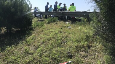 Kağıthane’de tur otobüsünün sıkıştırdığı motosikletli şarampole uçtu