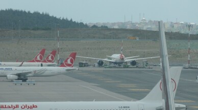 Londra’ya giden uçak İstanbul’a zorunlu iniş yaptı