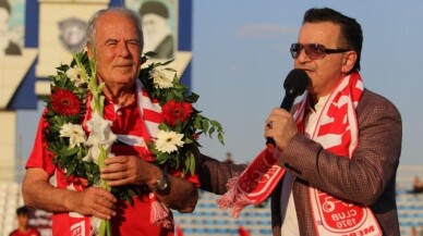 Mustafa Denizli’ye Traktör Sazi ile ilk antrenmanında sevgi seli