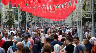 Sakarya’da çarşı pazarda Bayram hareketliliği