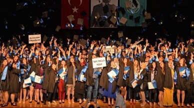 Teknik Bilimler öğrencileri diplomalarını aldı