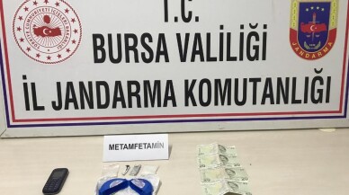 Uyuşturucu yüklü araçtaki 3 kişi gözaltına alındı