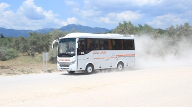 Yol inşaatının tozu zeytinlikleri tehdit ediyor